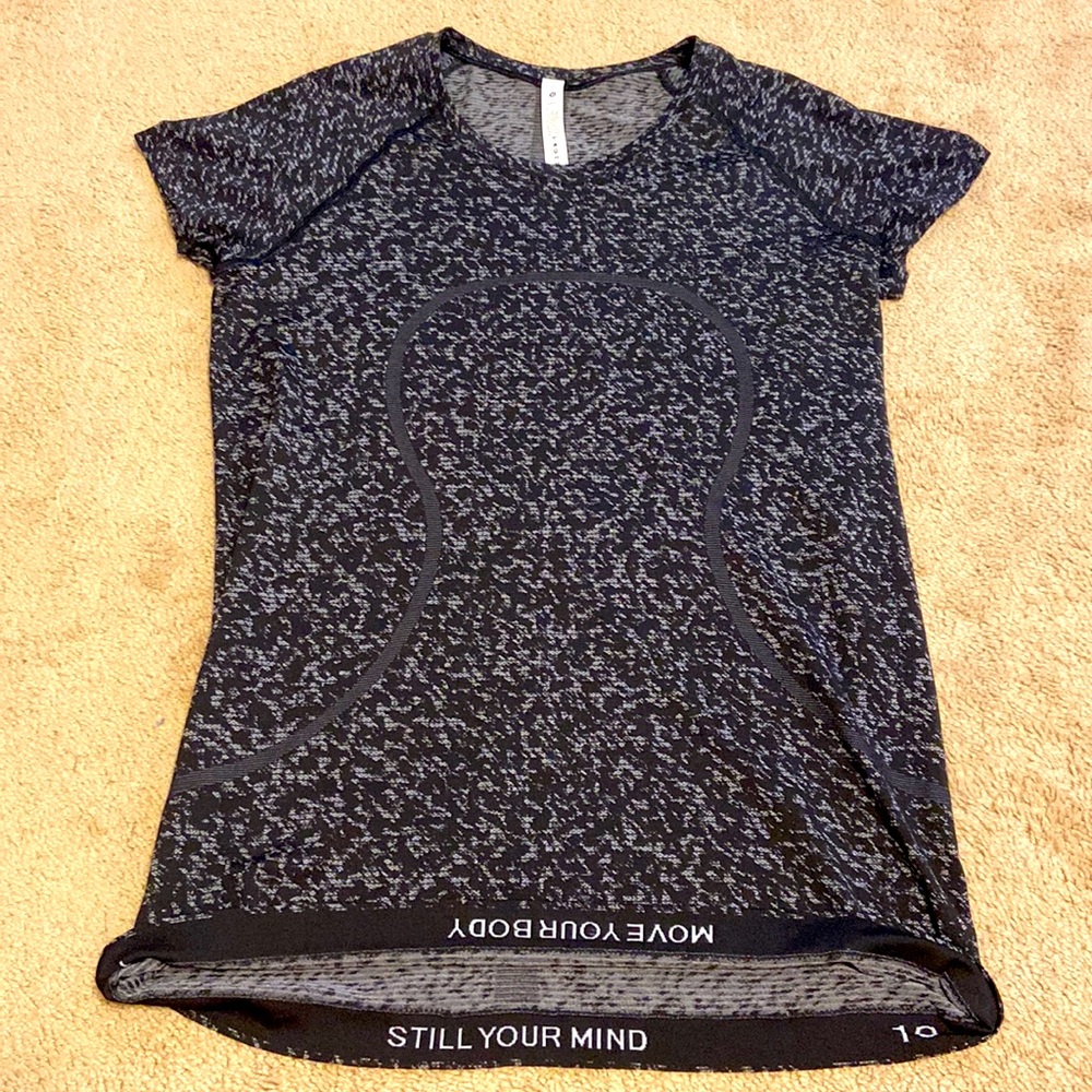 Lululemon Swiftly Tech SS Shirt, Size 10, Distorted Black Alpine White